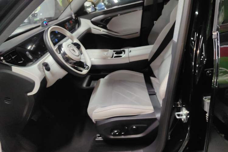 Used VOYAH FREE 2025 318 259 km All-Wheel-Drive Exploration Edition
