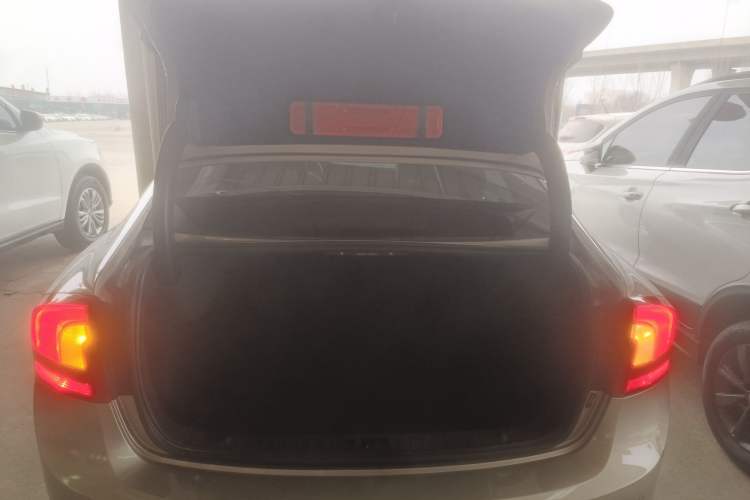 Used Volvo S60 2015 S60L 2.0T Zhiyuan Edition