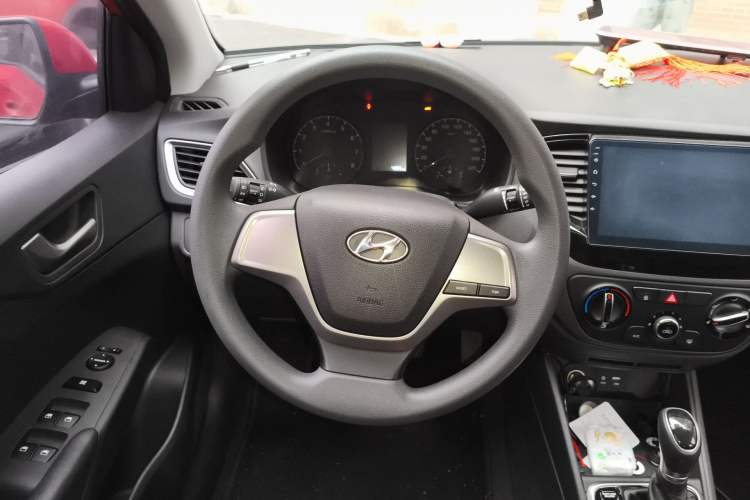 Used Hyundai Verna (new generation) 2016 1.4L Automatic Cool Edition GLS Steering Wheel