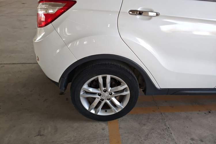 Used CHANGAN CS35 2015 1.6L Automatic Luxury Model China V Standard
