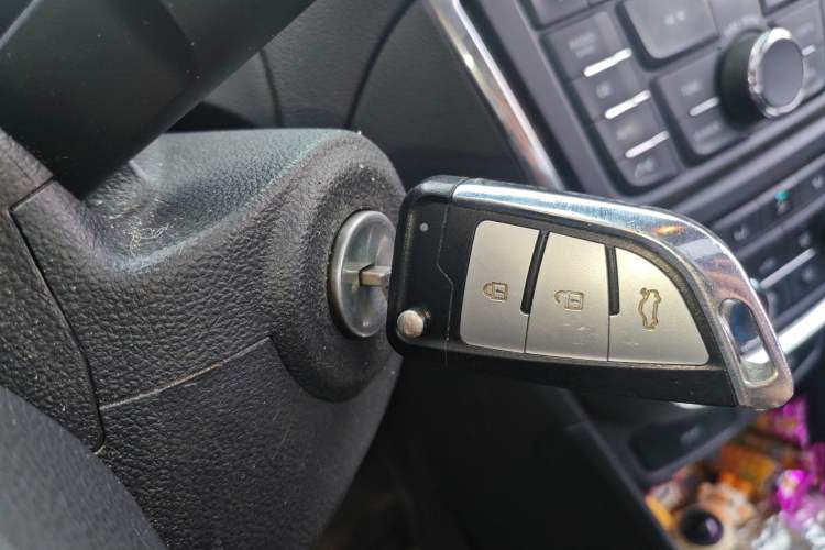 Used Buick Encore 2015 1.4T Automatic Two-Wheel Drive Urban Elite Version
