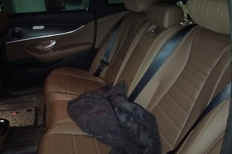 Used Mercedes-Benz E-Class New Energy 2022 E 350 e L Plug-in Hybrid Sports Sedan Left Rear Seat