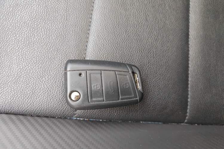 Used Volkswagen T-ROC 2019 280TSI DSG Two-Wheel Drive Comfort Version China VI Standard
