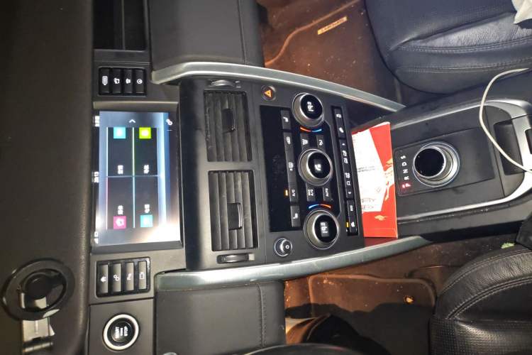 Used Land Rover Discovery Sport 2016 2.0T HSE Audio And AC Panel