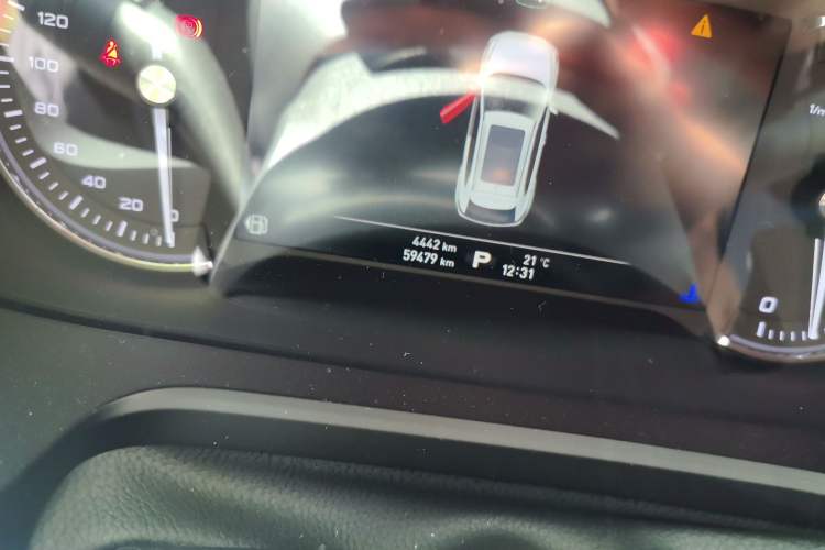 Used Roewe RX5 2017 20T Two-Wheel Drive Automatic Internet Elite Edition
