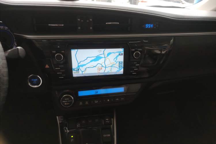 Used Toyota Levin 2016 Dual-Engine 1.8H V E-CVT Luxury Edition Audio And AC Panel