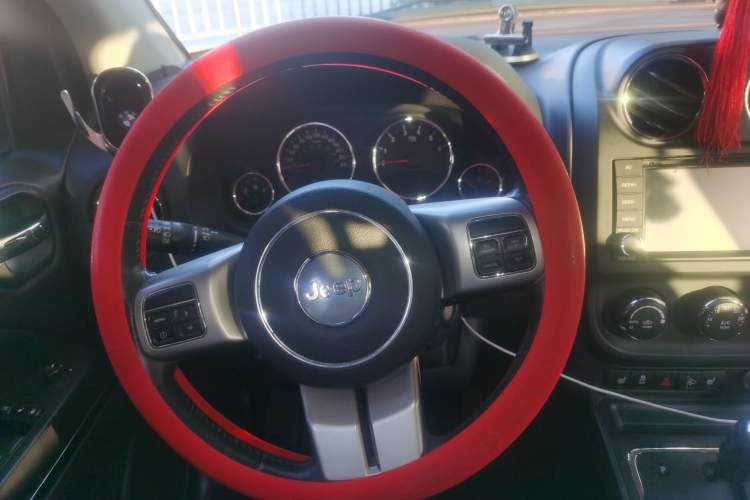 Used Jeep Compass 2013 2.0L Two-Wheel Drive Black Luxury Edition