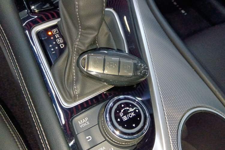 Used Infiniti Q50L 2018 2.0T Enjoyment Version China VI Standard Interior 1