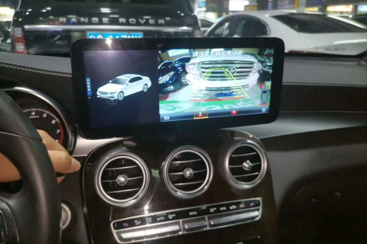 Used Mercedes-Benz GLC 2017 GLC 260 4MATIC Dynamic Edition Audio And AC Panel