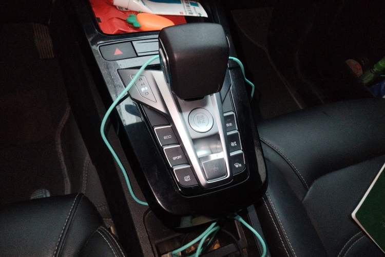 Used BYD Yuan New Energy 2019 EV360 Smart Connect Luxurious Model Gear Lever