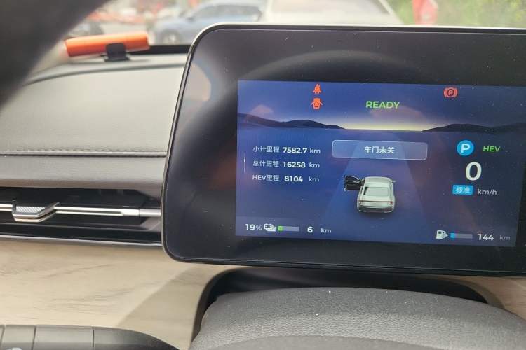 Used Wuling Xingguang 2023 70 Standard Edition Odometer Close Up