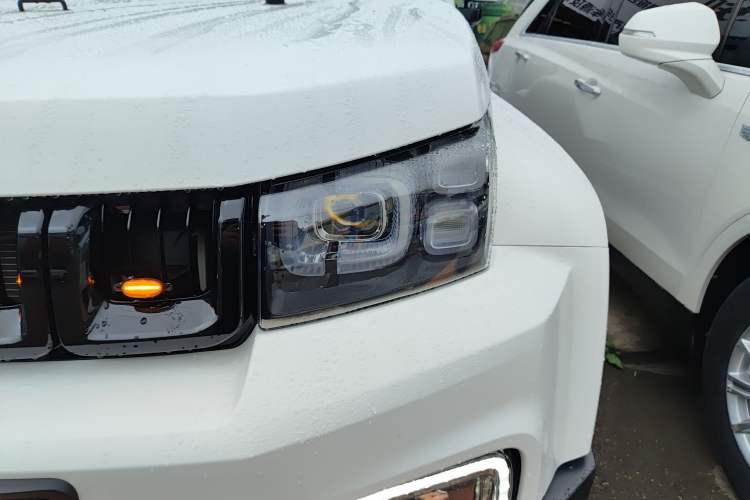 Used BAIC Off-Road BJ40 2023 2.0D Automatic Four-Wheel Drive Blade Hero Edition Adventurer Type (with Front and Rear Electronic Locks) Left Front Headlight