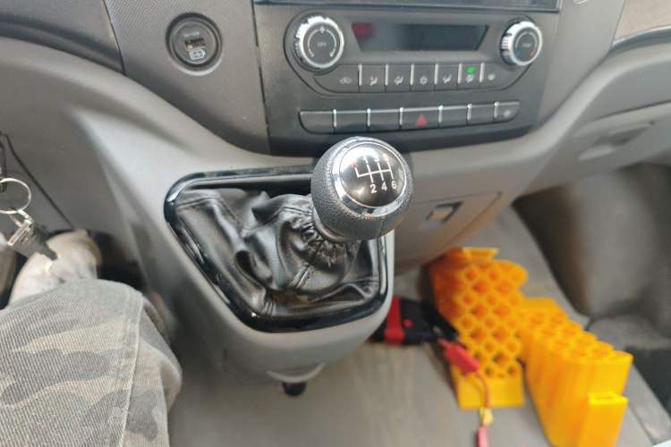 Used Foton Toano 2023 2.8T Manual Jixiang Van Extended Wheelbase Mid-Height Roof Rear Dual Tires 3-Seater