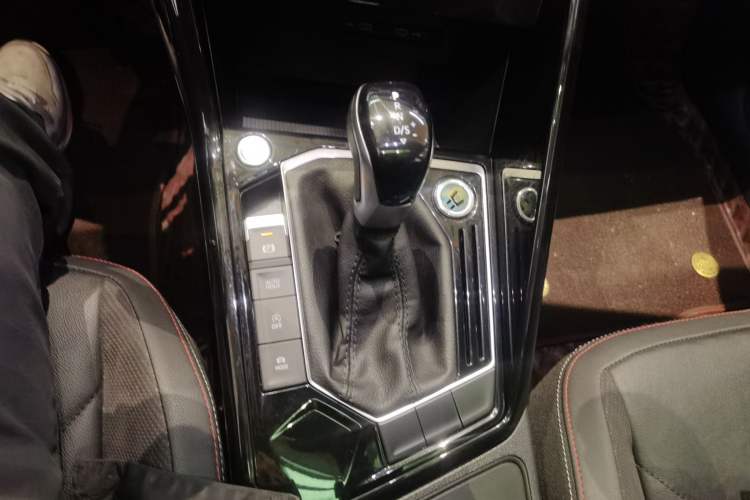 Used Volkswagen Tayron 2022 330TSI Two-Wheel Drive Luxury Smart Connectivity Version Gear Lever