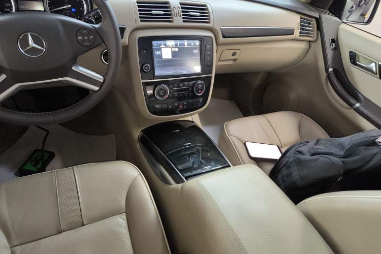 Used Mercedes-Benz R-Class 2014 R 320 4MATIC Luxury Model