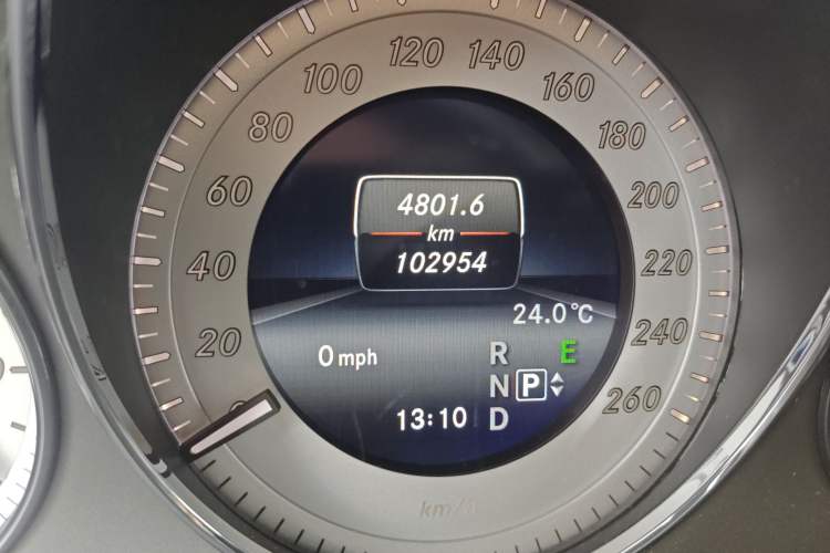 Used Mercedes-Benz GLK-Class 2015 GLK 260 4MATIC Dynamic Edition Ultimate Version Odometer Close Up