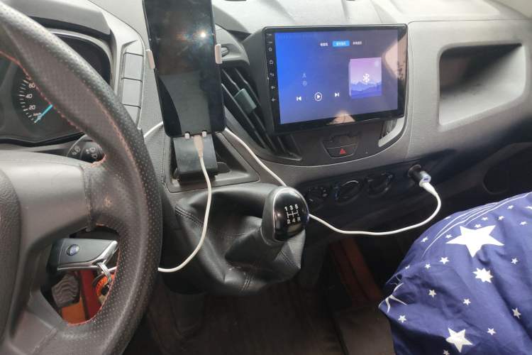 Used Ford Transit 2017 2.0T Diesel Multi-Purpose Commercial Vehicle Short Wheelbase Low Roof China V Standard
