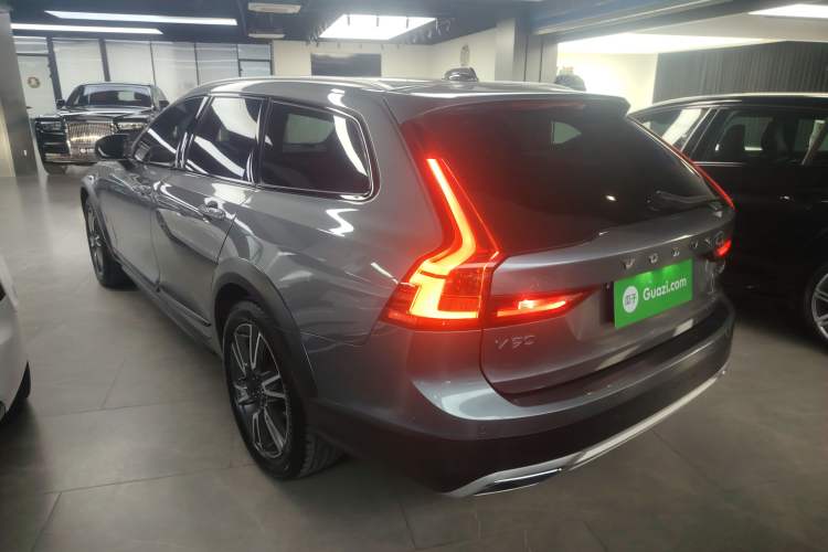 Used Volvo V90 2017 Cross Country T5 AWD Prestige Edition