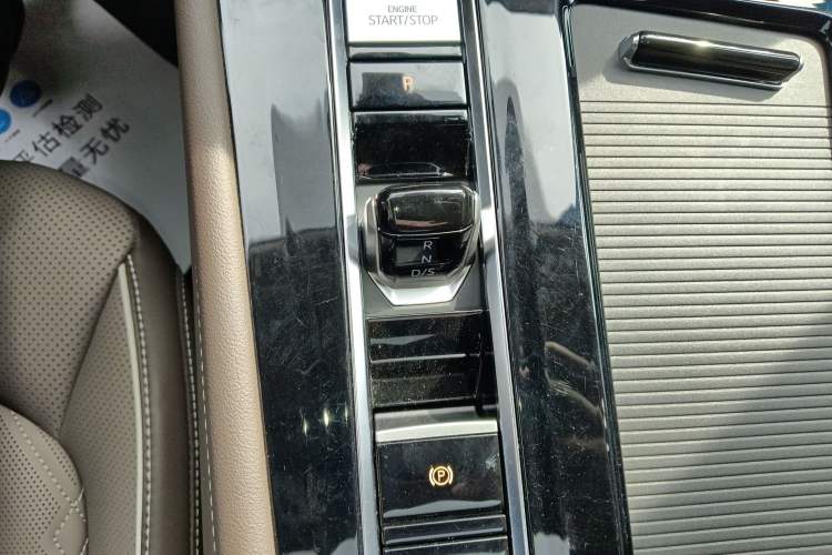 Used Volkswagen Viloran 2024 380TSI Premium Edition Gear Lever