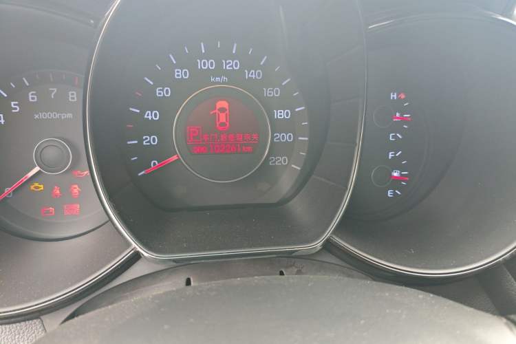 Used Kia K2 2012 Hatchback 1.6L AT Premium Commemorative Edition
