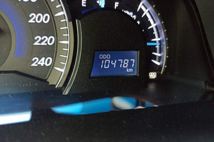 Used Toyota Camry 2013 2.0G Comfort Edition Odometer Close Up