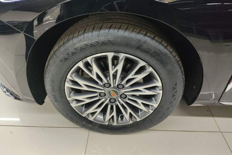 Used Hongqi H5 2025 1.5T DCT Qiyun 500 000th Unit Commemorative Edition Left Front Wheel Hub