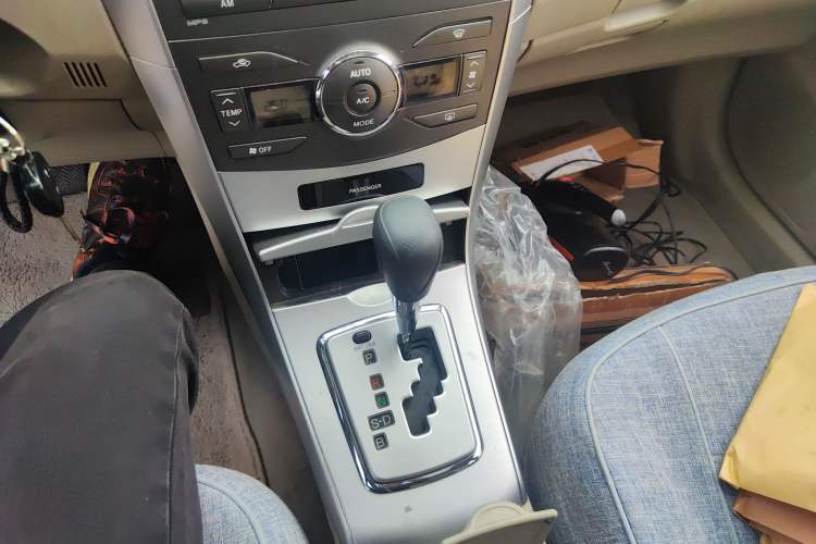 Used Toyota Corolla 2011 1.8L CVT GL-i Gear Lever