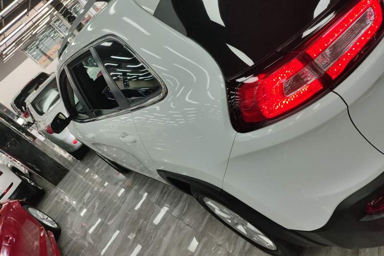 Used Jeep Cherokee 2014 2.4L Urban Edition
