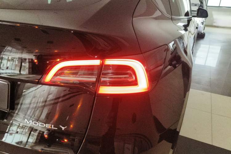 Used Tesla Model Y 2022 Long-Range All-Wheel-Drive Version
