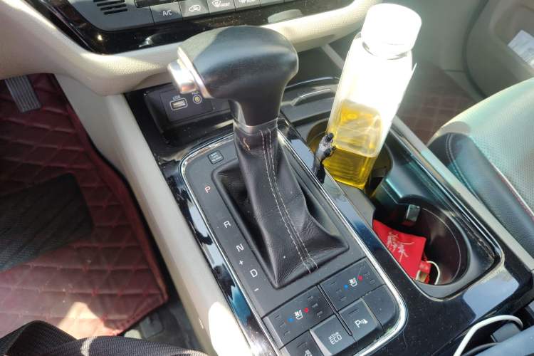 Used Kia Carnival 2017 2.2T Flagship Edition China V Standard Gear Lever