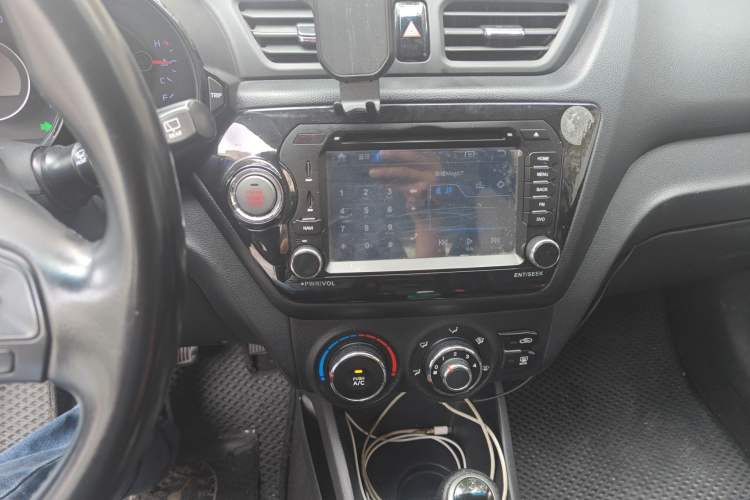 Used Kia K2 2012 Hatchback 1.6L AT Premium Audio And AC Panel