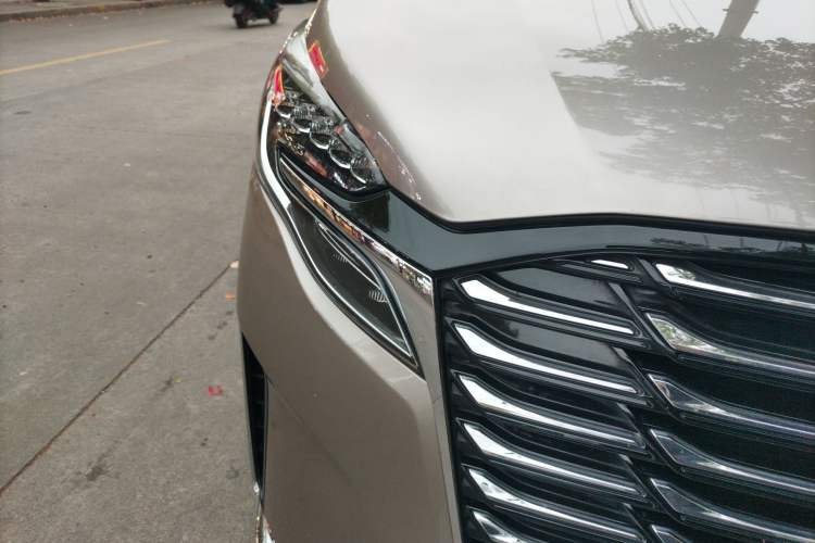 Used Buick GL8 2023 ES Lu Zun Deluxe Model Right Front Headlight