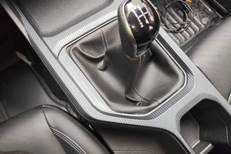 Used Geely Auto Emgrand 2023 4th Generation Champion Edition 1.5L Manual Luxury Model Gear Lever