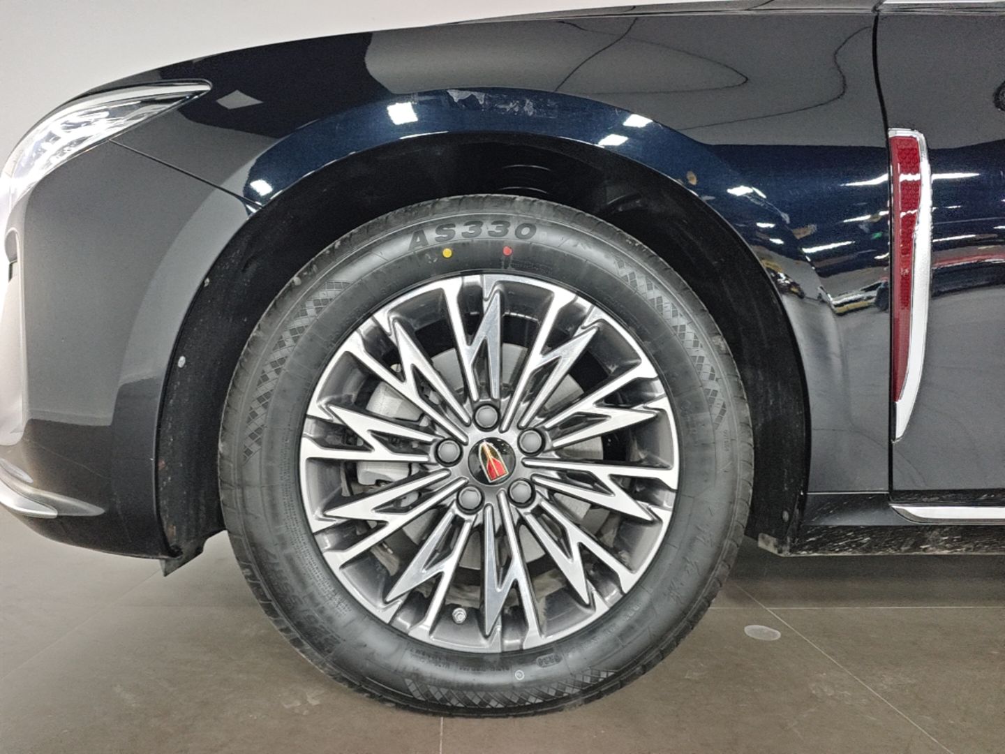 Hongqi H5 2025 2.0T Automatic Flagship 500 000th Unit Anniversary Edition — снимка 10