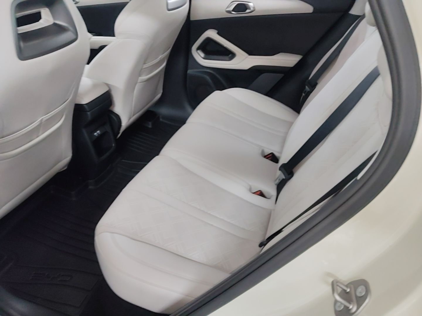 BYD Yuan UP 2024 401 km Active Version — снимка 20