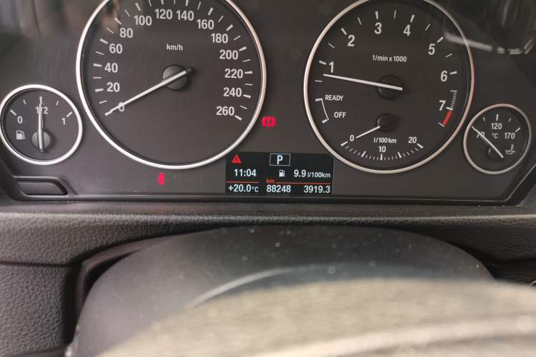 Used BMW 3 Series 2016 320Li Ambition Model Odometer Close Up