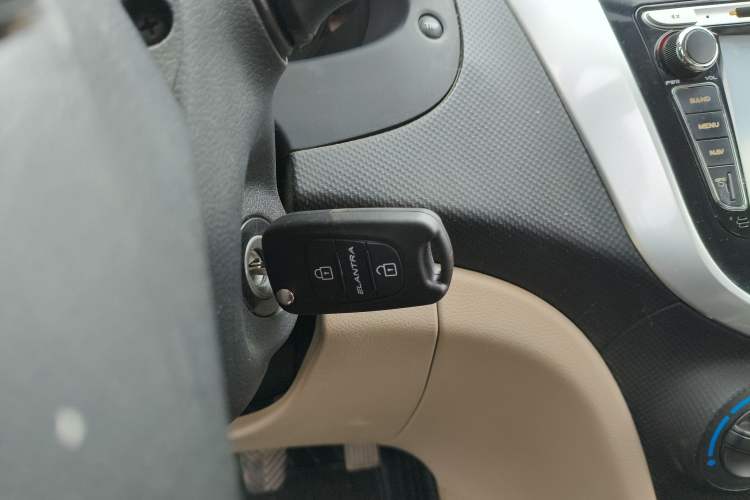 Used Hyundai Verna (older generation) 2014 1.4L Manual Smart GLS Trim