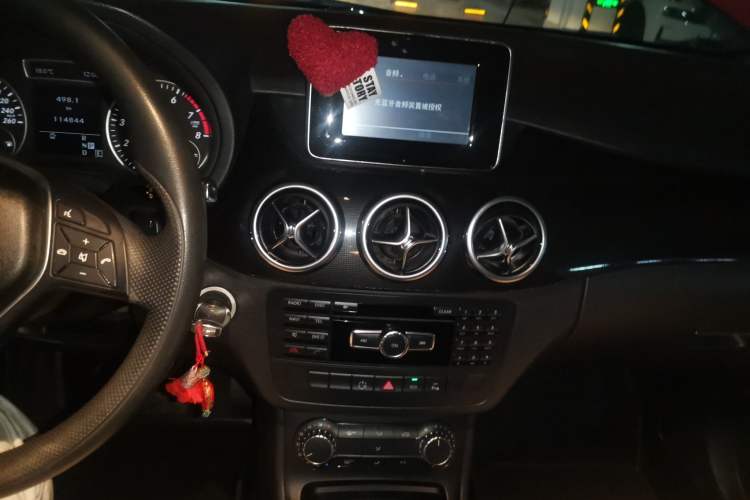 Used Mercedes-Benz B-Class 2012 B 180 Audio And AC Panel