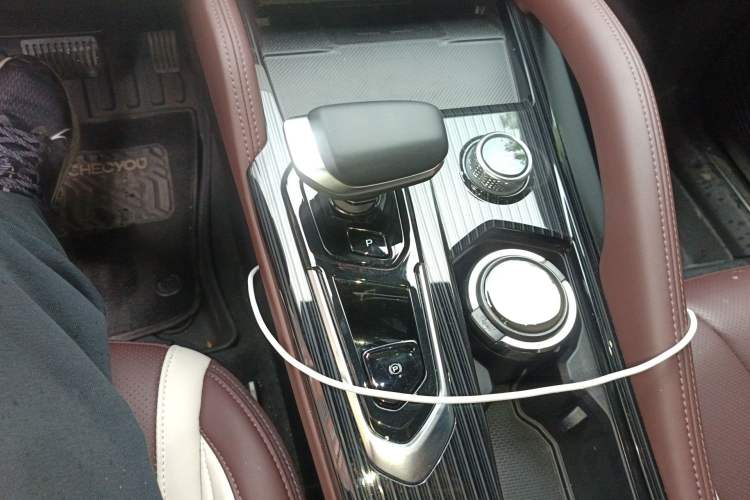 Used Geely Auto Monjaro L 2024 2.0TD High-Power Automatic Two-Wheel Drive Yunqi Version Gear Lever