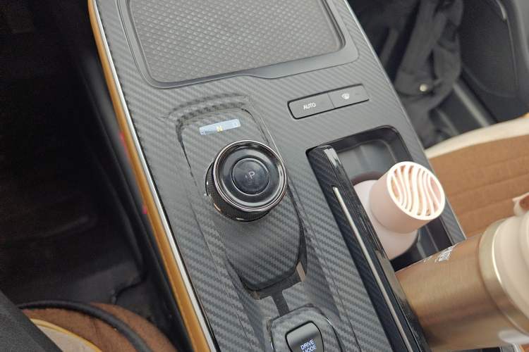 Used AION S 2023 Meizu 580 Lithium Iron Phosphate Gear Lever