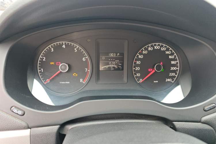 Used Volkswagen Sagitar 2014 Revised Version 1.6L Automatic Comfort Edition Odometer Close Up