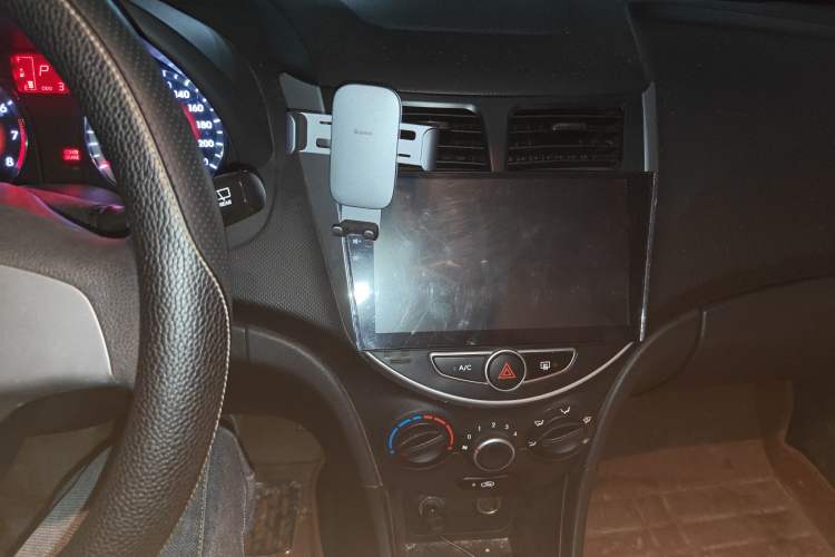 Used Hyundai Verna Ray 2014 1.4L Automatic GLX
