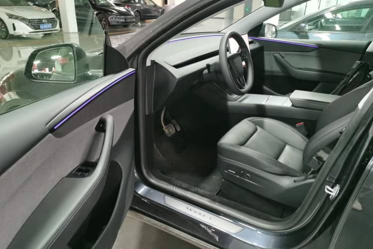 Used Tesla Model Y 2025 Rear-Wheel-Drive Version
