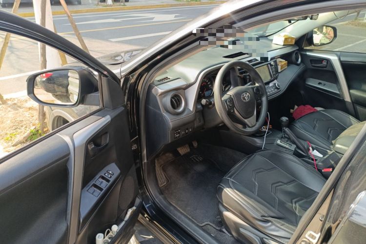 Used Toyota RAV4 2016 2.0L CVT Two-Wheel Drive Fashion Edition China V Standard
