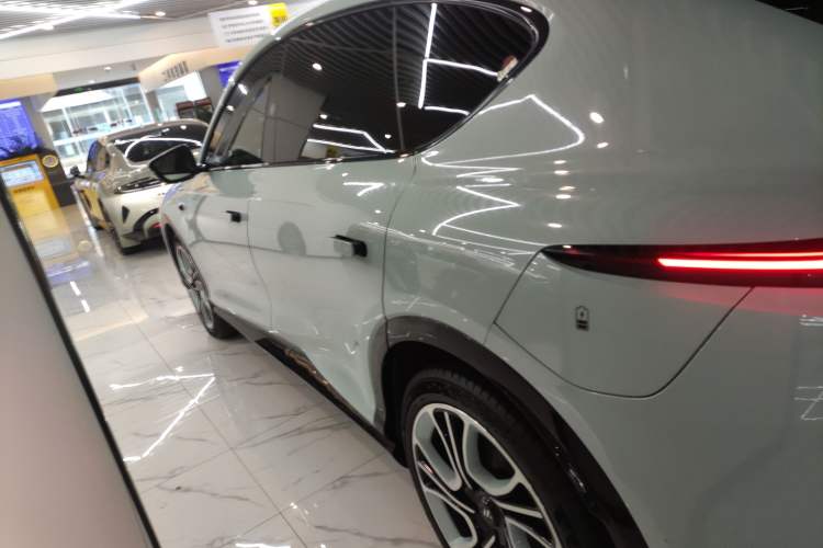 Used IM LS7 2023 90 kWh Elite Rear-Drive Version
