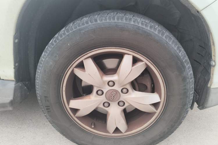 Used BYD S6 2014 2.0L Manual Luxury 5-Seater Right Front Wheel Hub