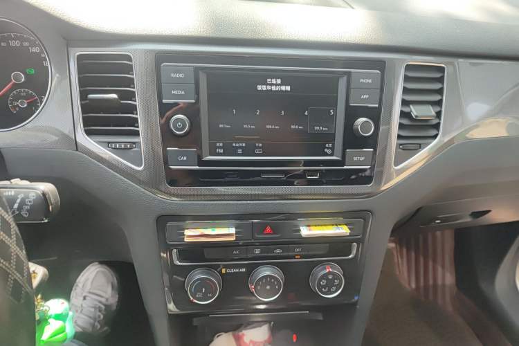 Used Volkswagen Golf Sportsvan 2018 230TSI Automatic Trend Edition Audio And AC Panel