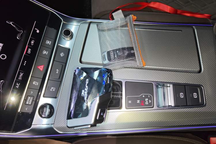 Used Audi A7L 2024 45TFSI quattro S-line Visionary Edition Flow Crystal Package Gear Lever