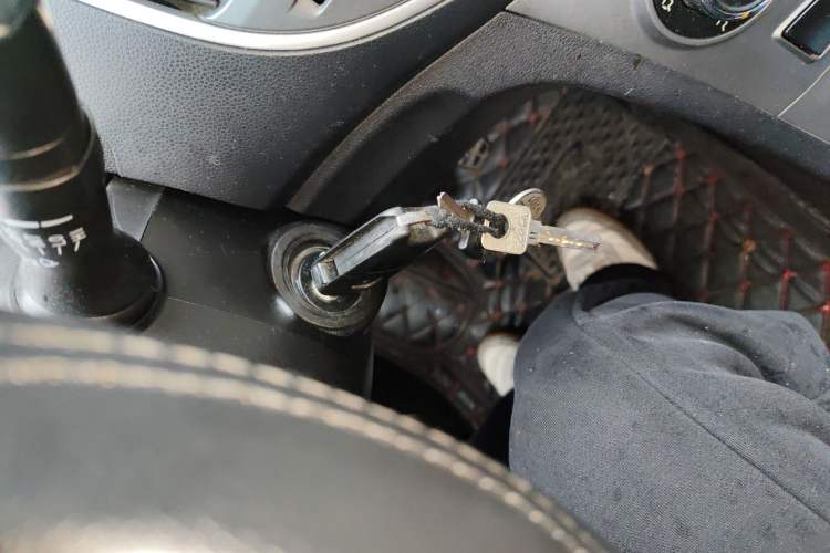 Used Cowin C3 2015 1.5L Manual Gold Diamond Edition
