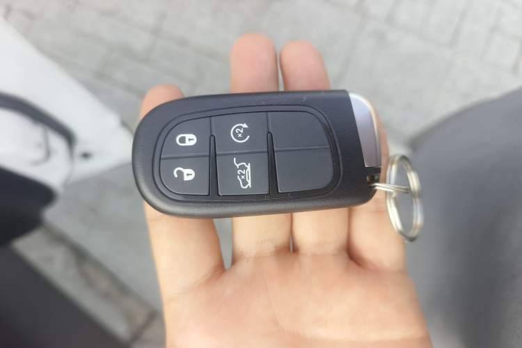Used Jeep Cherokee 2014 2.4L Luxury Edition Vehicle Key
